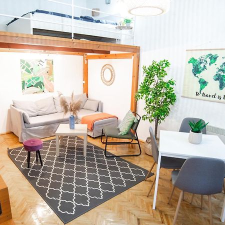 Lovely Apartment In Erzsebetvaros A57 Budapest Eksteriør billede